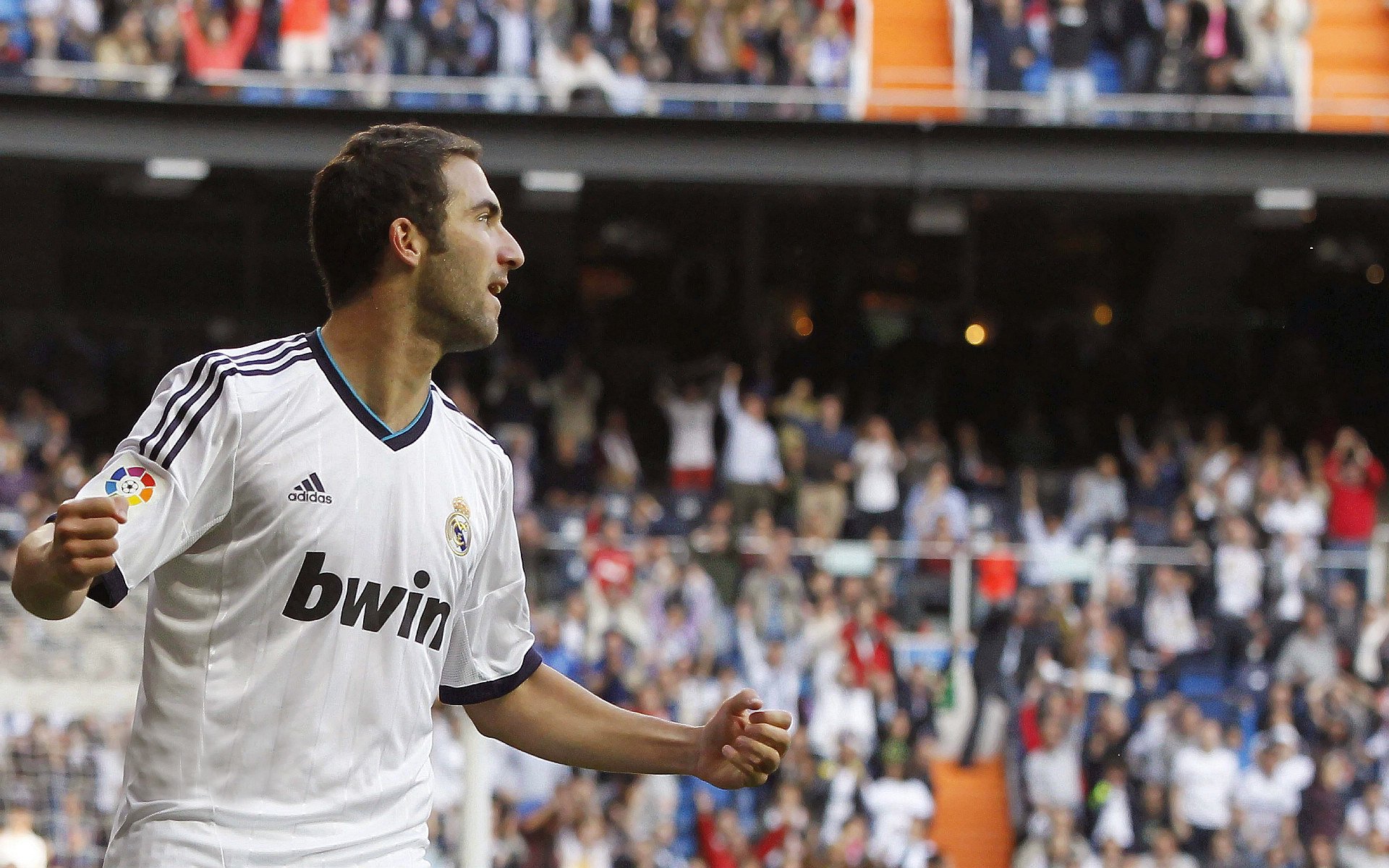 《FIFA》未来足球“虚拟盛典”震撼开启,全球玩家狂欢盛宴!