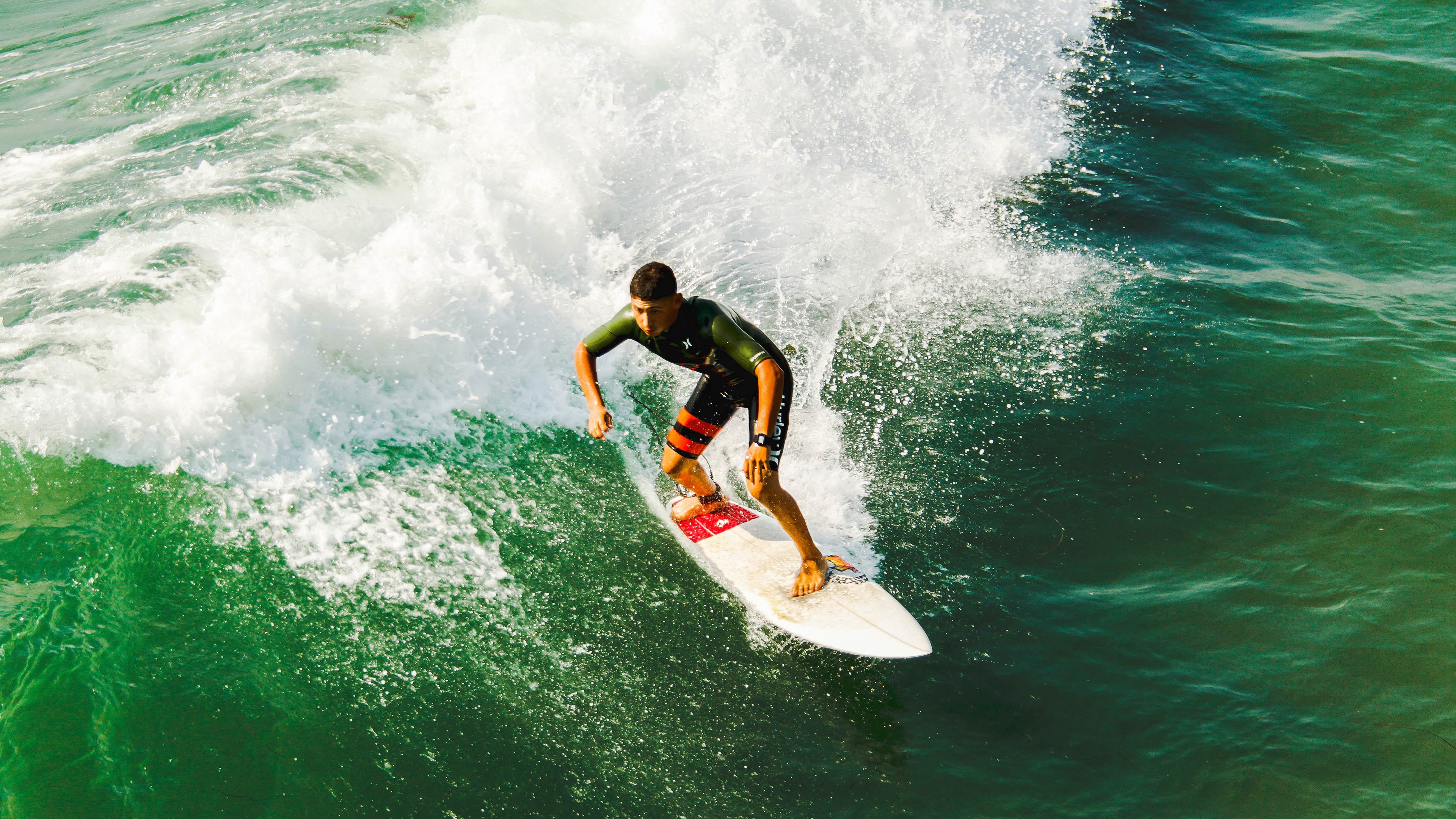中超卫冕冠军上海海港3-0完胜浙江，揭示三大不可思议与两大不容忽视的事实